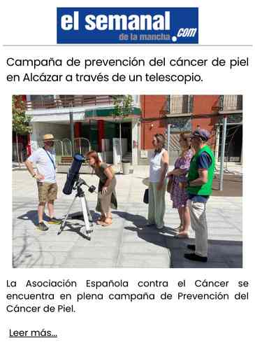 Campaña de prevención del cáncer de piel en Alcázar a través de un telescopio.